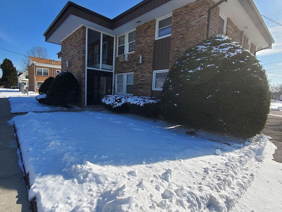 BUILDING MAIN ENTRANCE