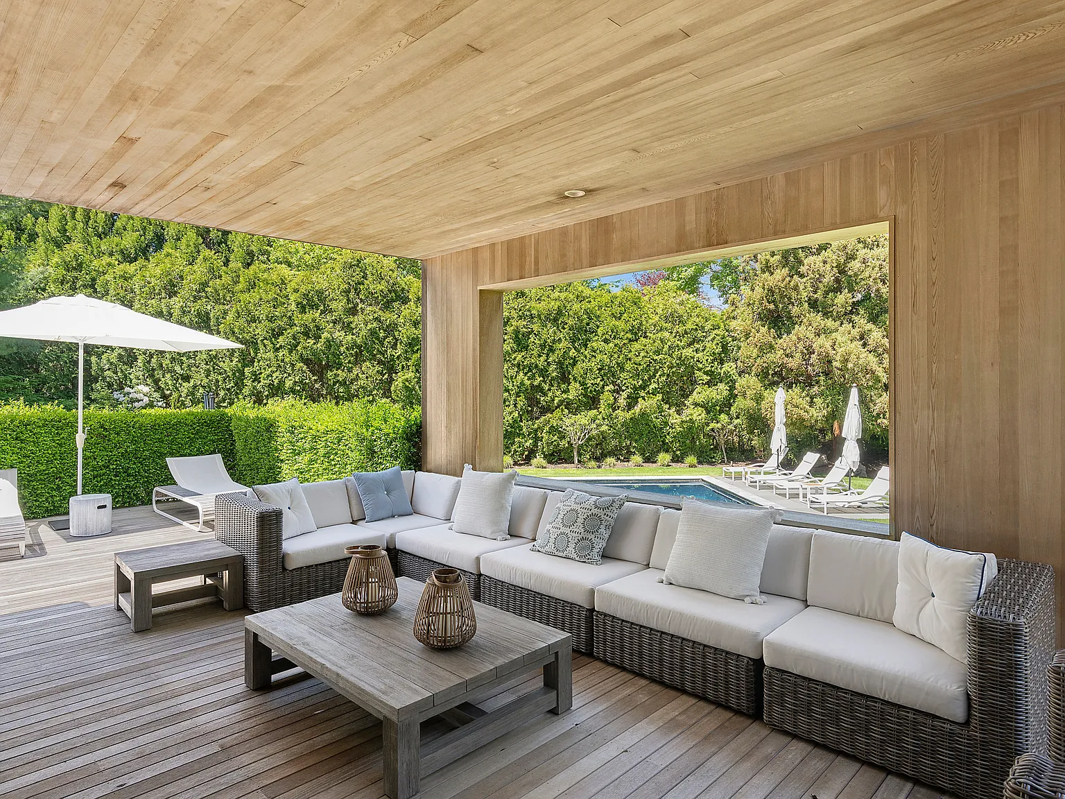 Exceptional Modern Rental — Photo 2