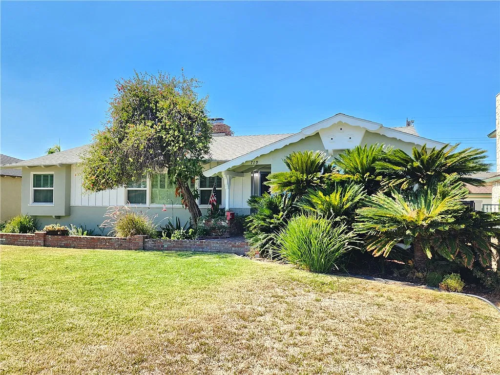 3 bed, 1750 sqft, $3,580 — Photo 2