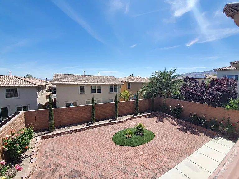 11077 Crystal Crest Ct — Photo 23