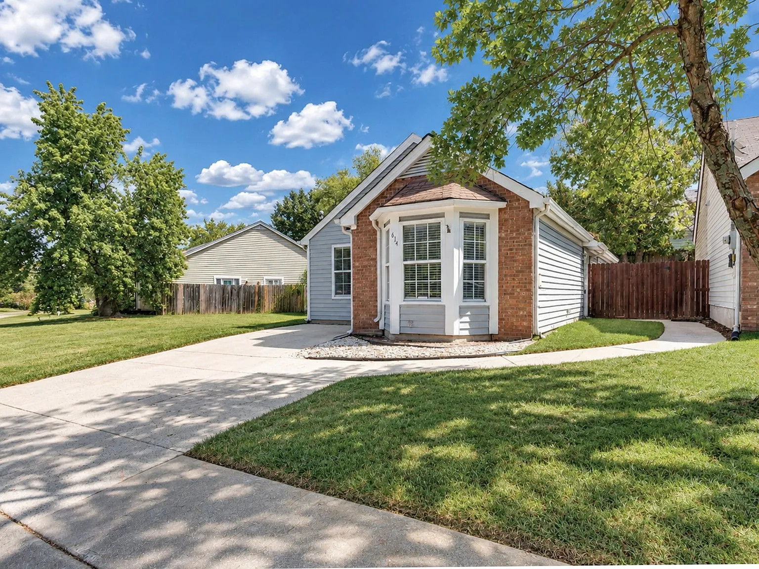 3 bed, 2.0 bath, 1244 sqft, $2,050 — Photo 2