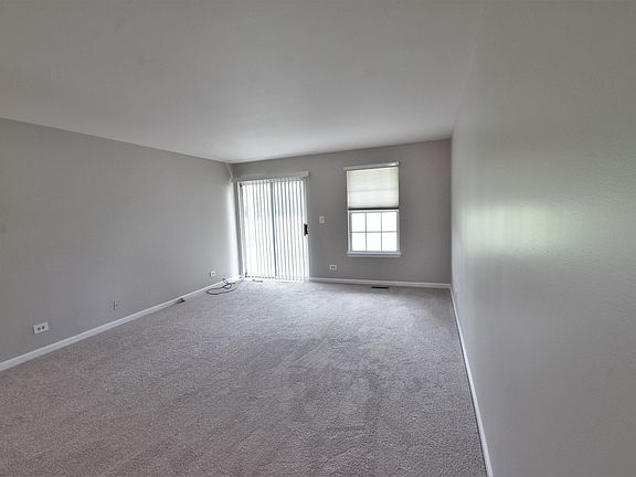 5th image of 679 W Streamwood Blvd Unit A