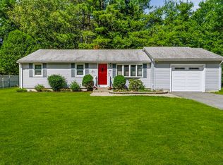 83 Strong St, Easthampton, MA 01027