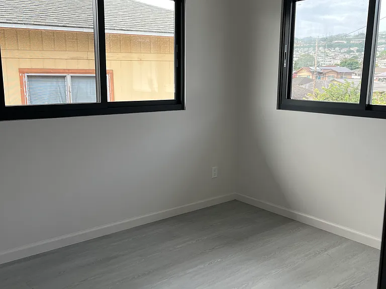 1034 Halona St #B — Photo 8
