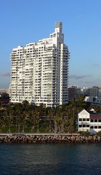 South Pointe Tower 