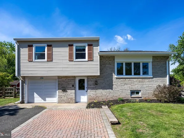 104 Briarwood Dr, Douglassville, PA 19518