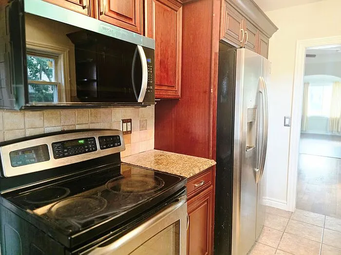 1037 Birchwood Ave — Photo 8