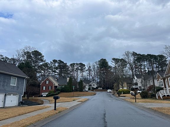 5th image of 2810 Quince Ln NW