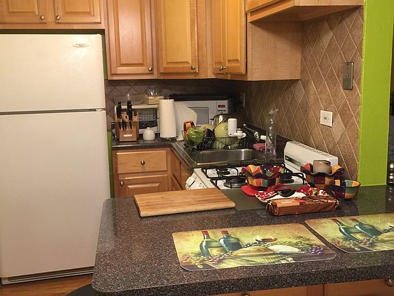 4th image of 4600 N Cumberland Ave Unit 309