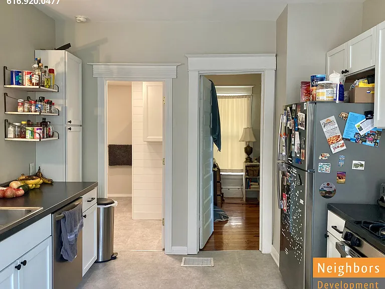 260 Eastern Ave SE #1 — Photo 2