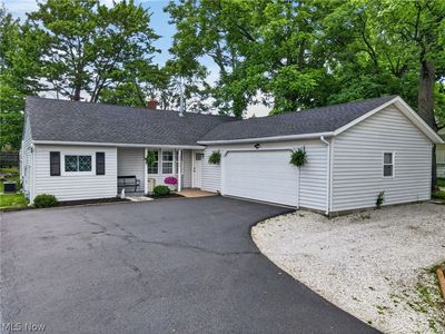 13772 Carlton St, Burton, OH, 44021