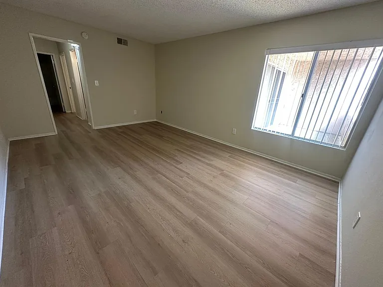 Villa Valencia Apartments — Photo 14