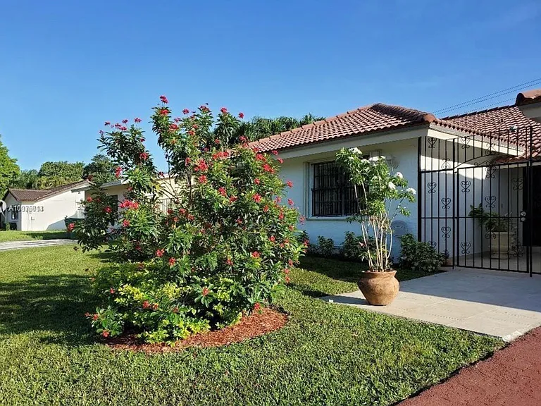11405 SW 112th Ter — Photo 3
