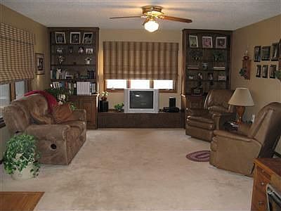 2nd image of 915 Skyline Dr