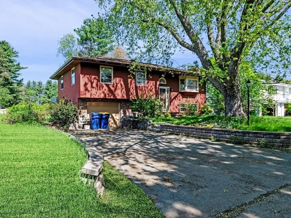 3 Rolling Hill Ave, Plaistow, NH 03865