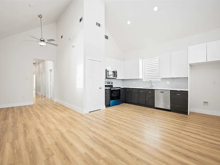 7614 Avenue L — Photo 8