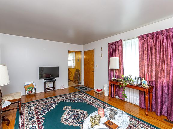 3rd image of 247 Hickory Dr
