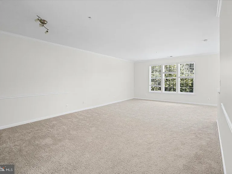 1670 Mohegan Dr #B — Photo 6