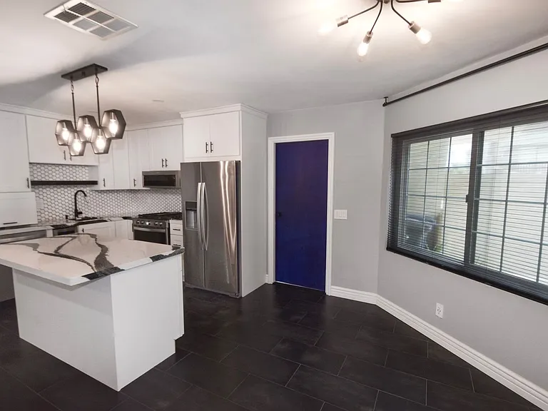 215 Elm Ave — Photo 6
