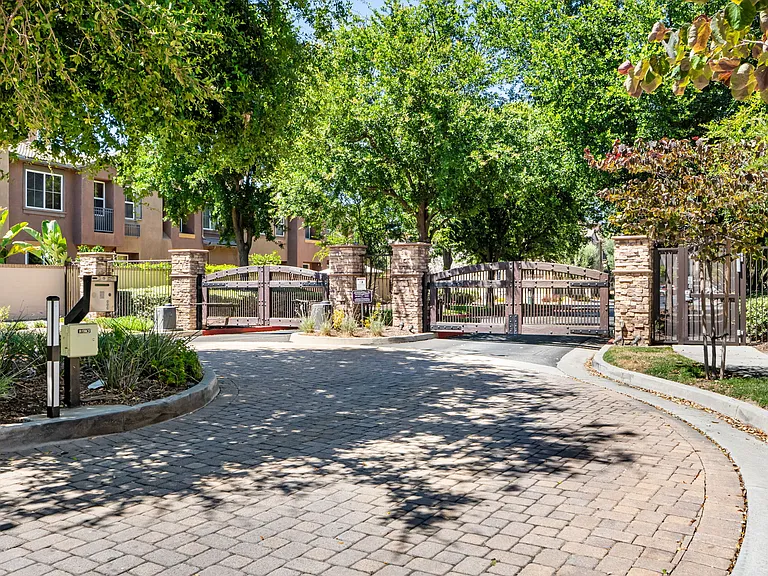 31035 Strawberry Tree Ln — Photo 41