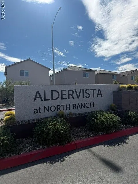 5 bed, 3.0 bath, 2446 sqft, $2,500 — Photo 2
