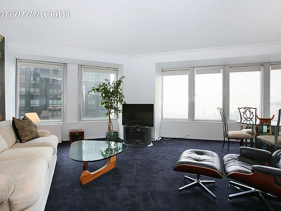 4th image of 150-156 W 56th St APT 6302