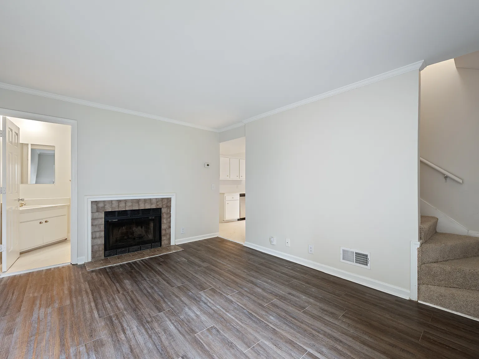 2 bed, 1.5 bath, 1250 sqft, $2,049 — Photo 4