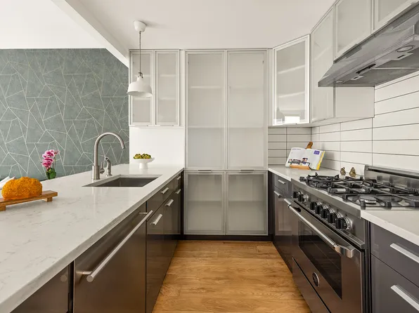 143 Meserole Street image 4 of 12