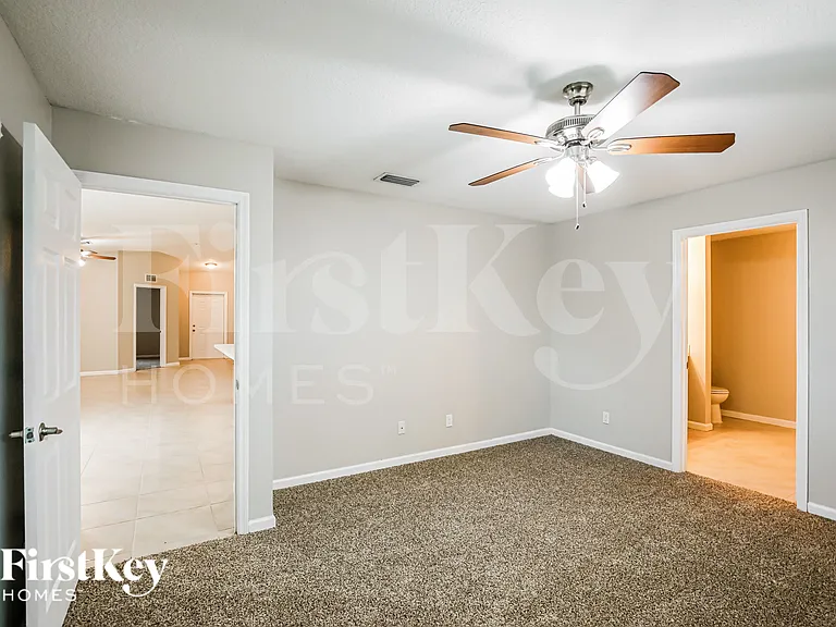 931 SE Thornhill Dr — Photo 8