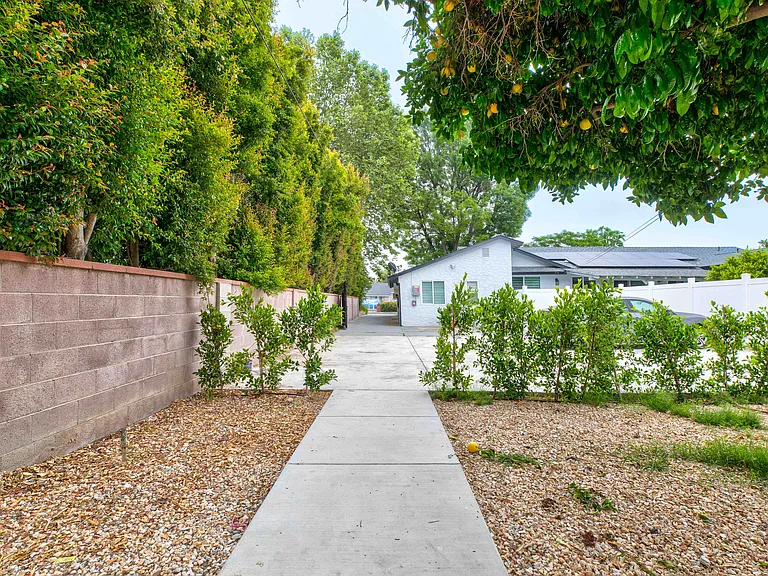 8805 Paso Robles Ave — Photo 29