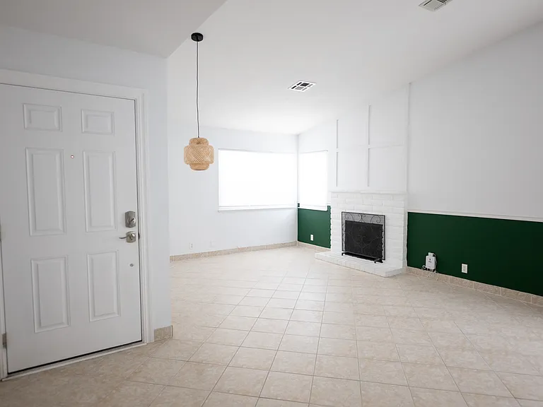 4433 Live Oak Dr — Photo 8