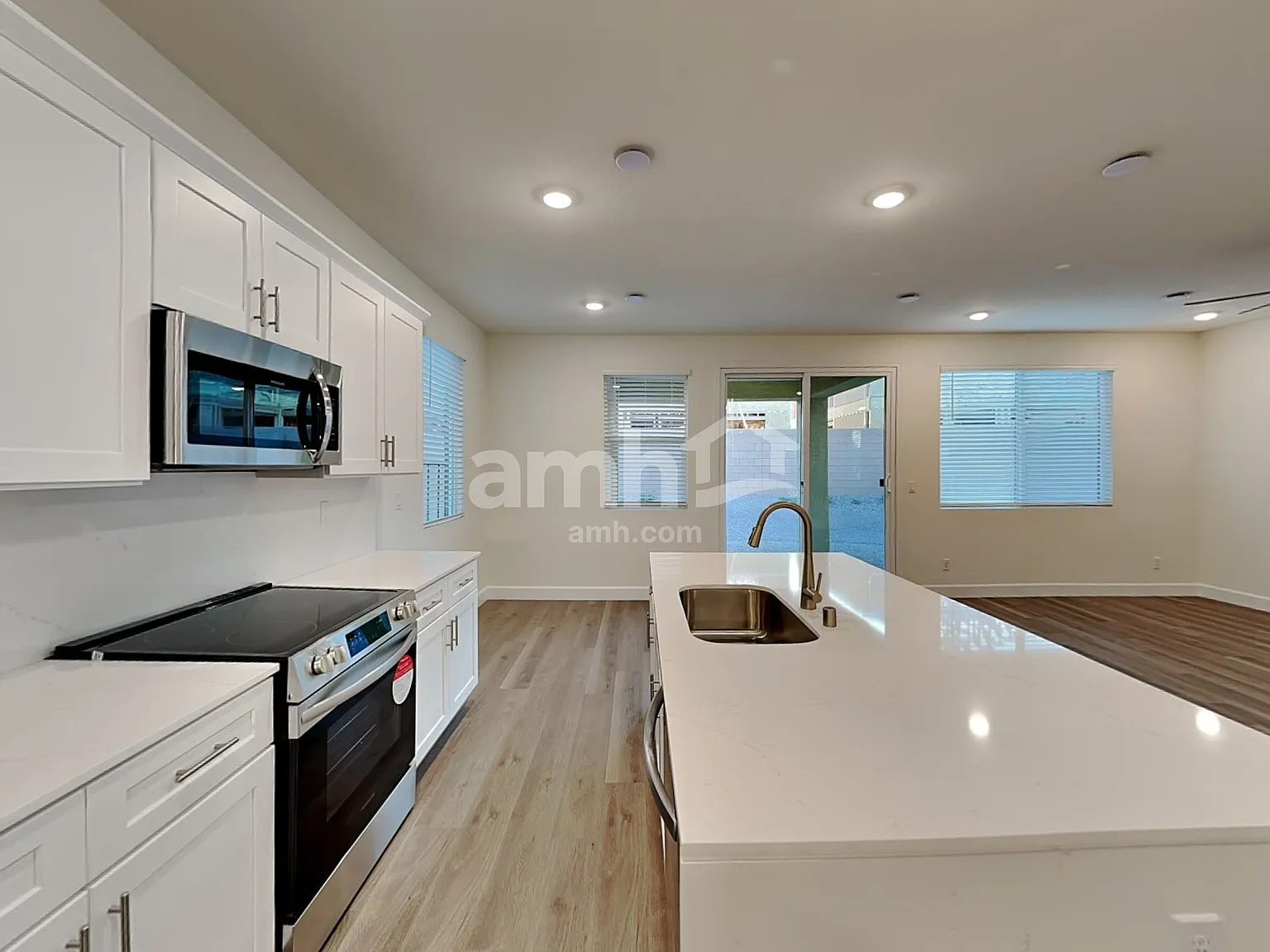3 bed, 2.5 bath, 1808 sqft, $2,410 — Photo 4