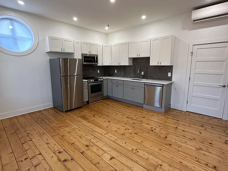 4 Elliot St #11 — Photo 4