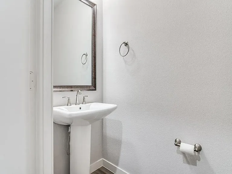 627 Oakridge Dr — Photo 6