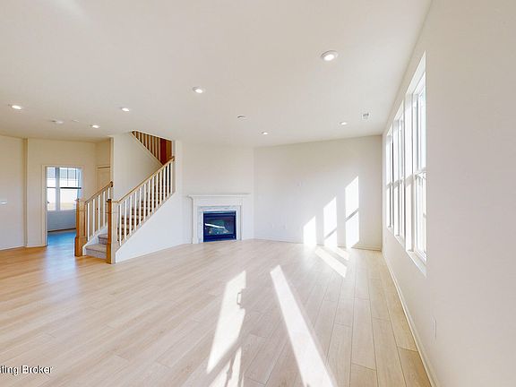 4th image of 305 Vildana Ct