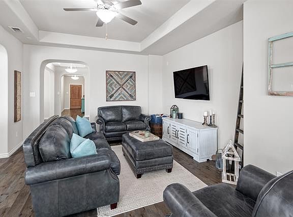 4th image of 307 Acadia Ln