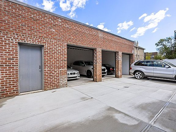3rd image of 74-05 Ditmars Blvd