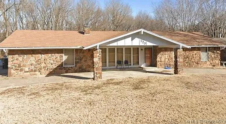 723 W Mary Lynn Dr — Photo 1