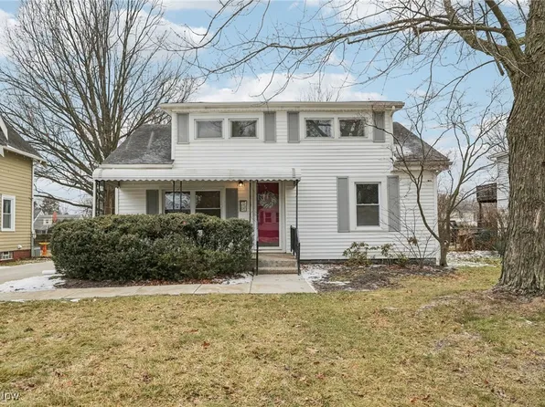 4264 W 224th St, Fairview Park, OH 44126