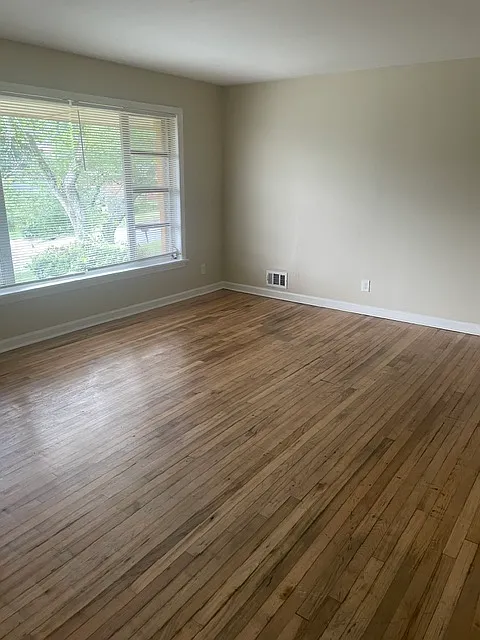 3 bed, 1285 sqft, $1,950 — Photo 3