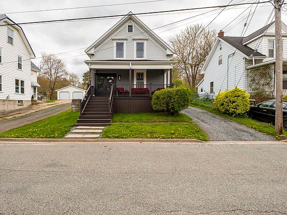 3rd image of 154 Chestnut St