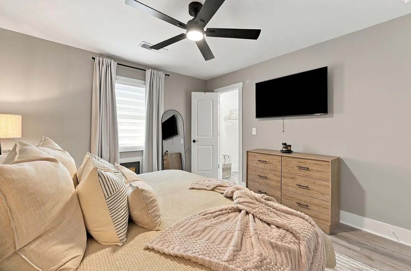 2 bed, 1070 sqft, $3,000 — Photo 3