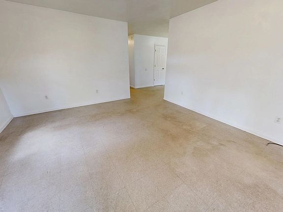 3rd image of 406 W Velmer St