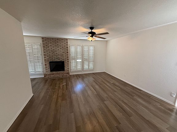 2nd image of 2923 Wedgewood Dr #1