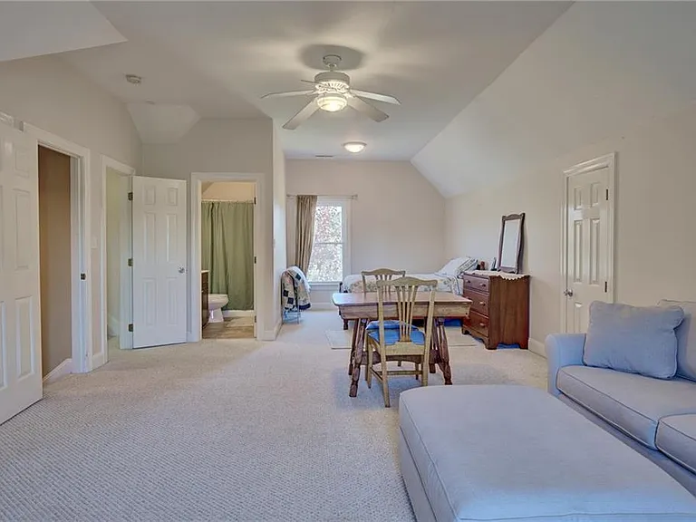 12325 Six Ponds Ln — Photo 10