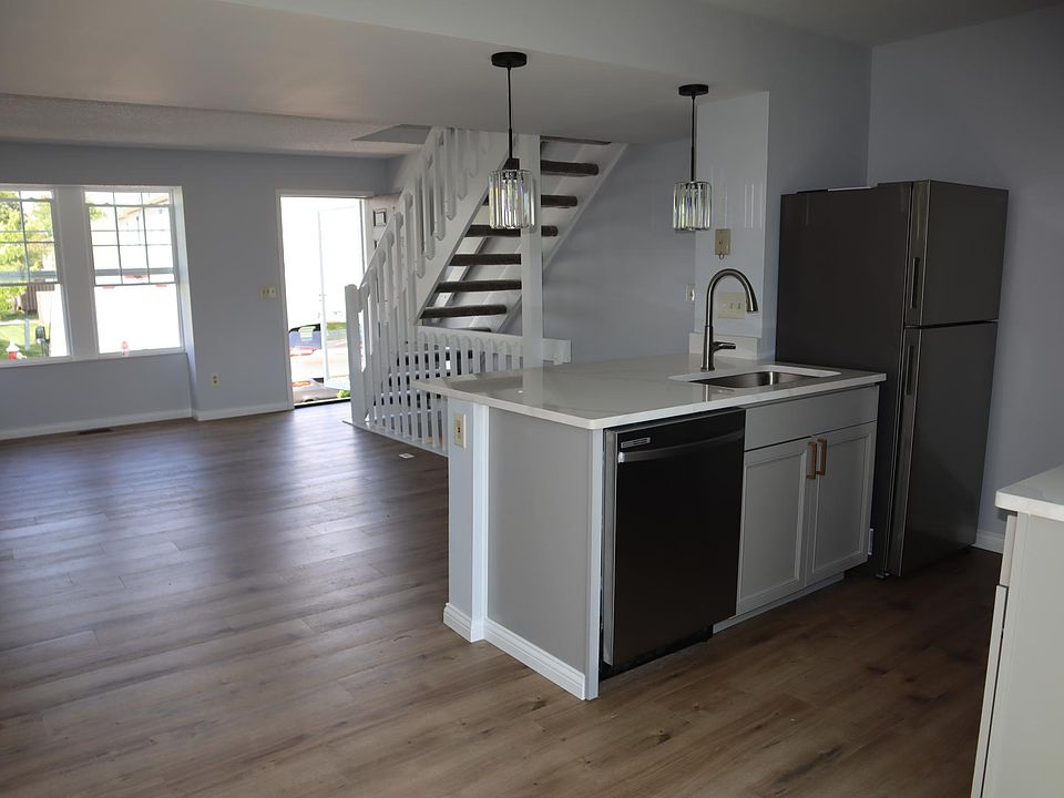 1st image of 4963 Singleton Dr