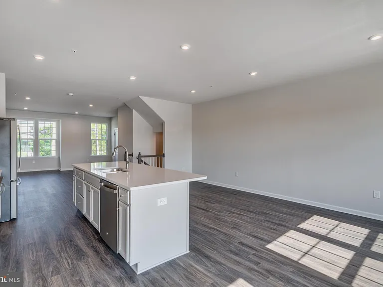 124 Bishop Way — Photo 8