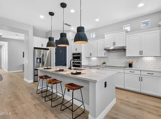 992 E PARKVIEW Drive, Gilbert, AZ 85295