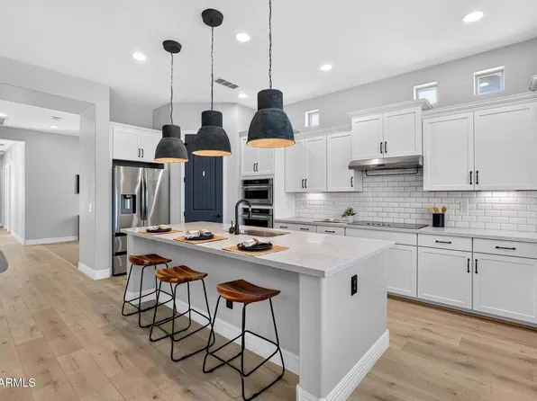 992 E PARKVIEW Drive, Gilbert, AZ 85295