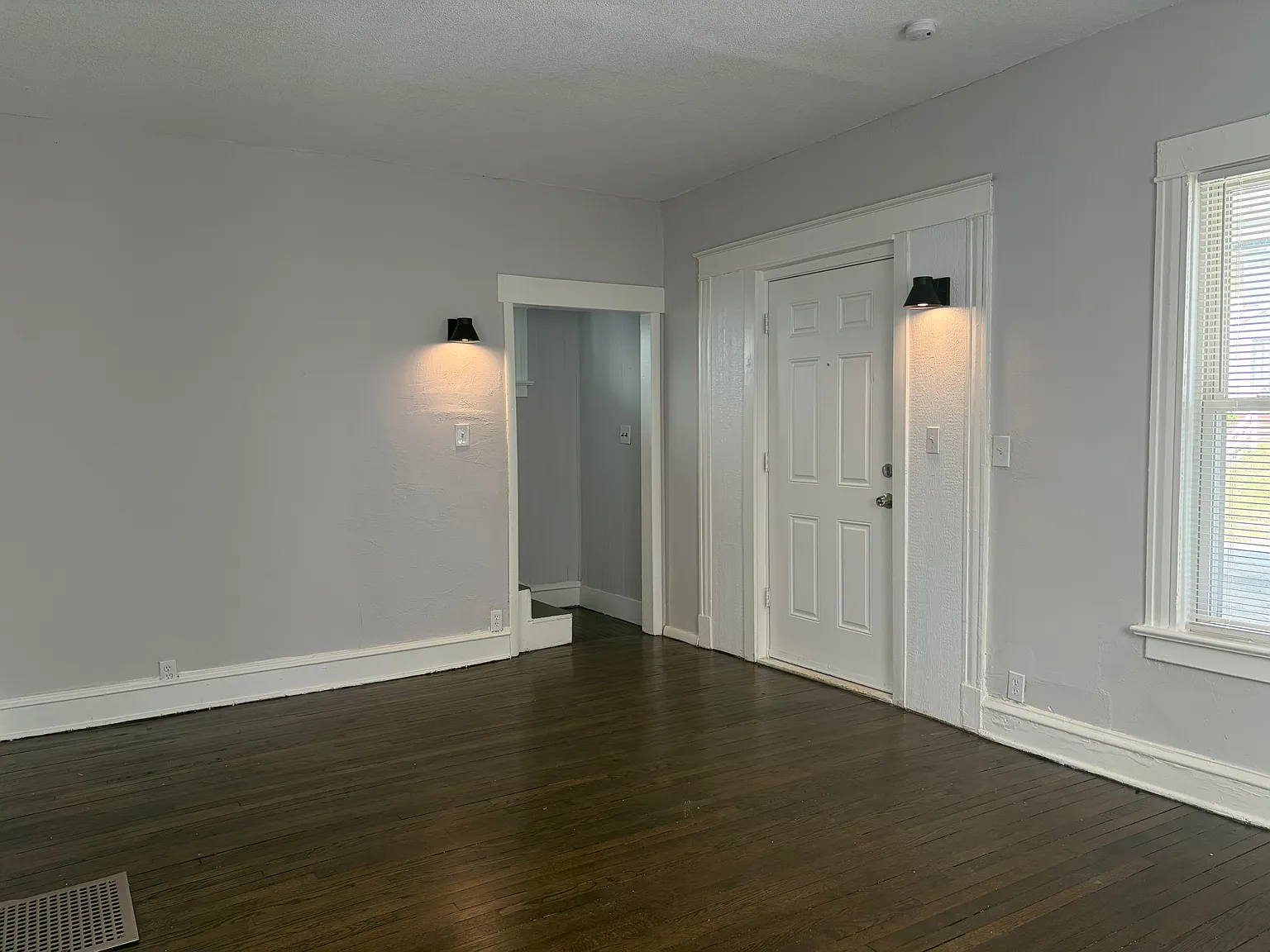 4 bed, 2370 sqft, $1,850 — Photo 4